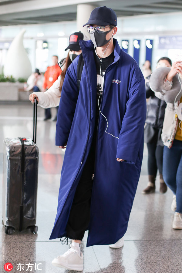 小鲜肉明星帅哥刘昊然机场时尚街拍Balenciaga x 2