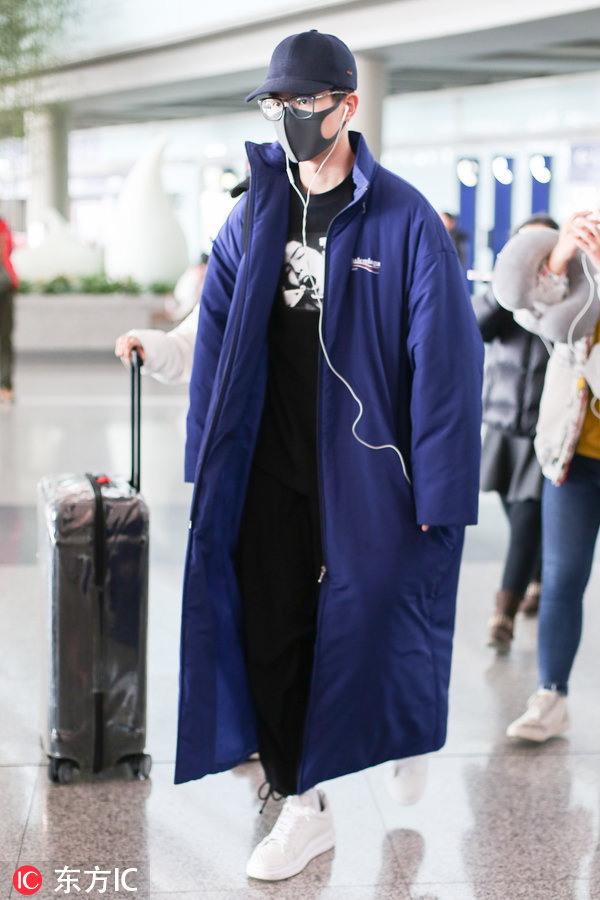 小鲜肉明星帅哥刘昊然机场时尚街拍Balenciaga x 3