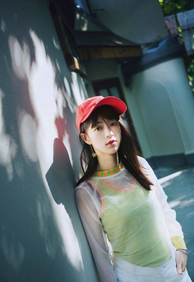 清纯时尚软萌小可爱美眉街头摆pose 2