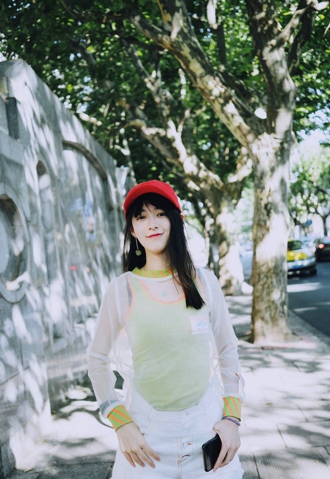 清纯时尚软萌小可爱美眉街头摆pose 5