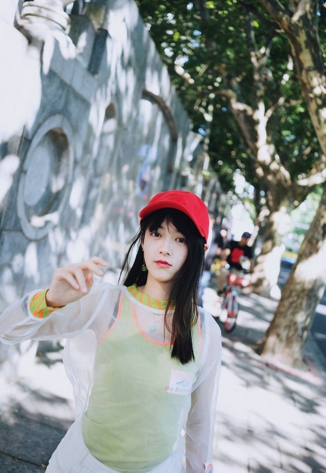 清纯时尚软萌小可爱美眉街头摆pose 6
