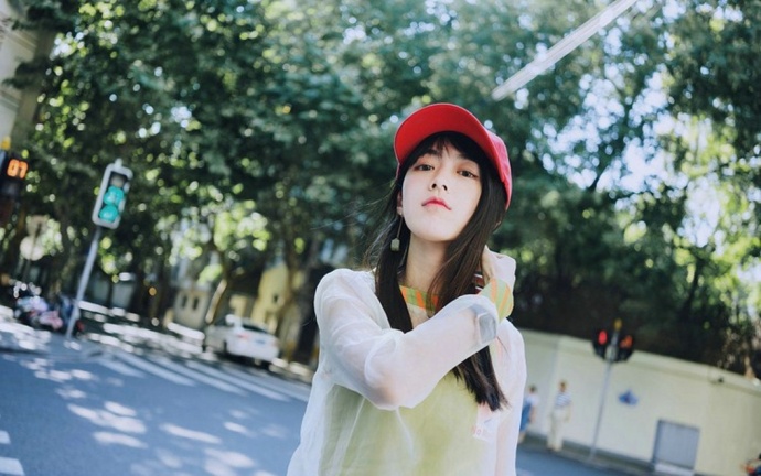 清纯时尚软萌小可爱美眉街头摆pose 8