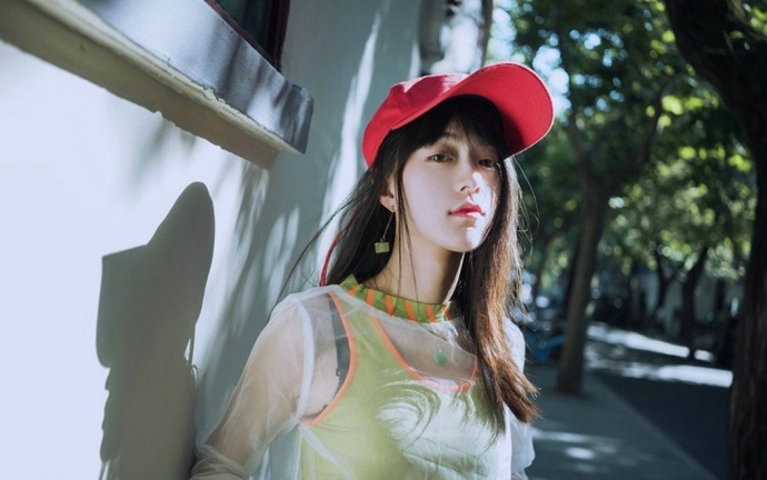 清纯时尚软萌小可爱美眉街头摆pose 9
