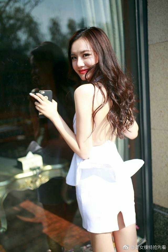 性感美女大波浪卷长发成熟诱惑图片