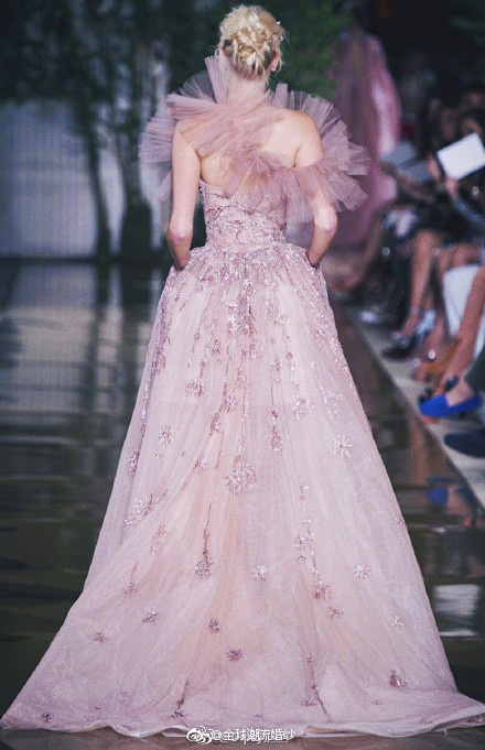 Zuhair Murad Couture Fall 2017｜美由背而来礼服图片 3