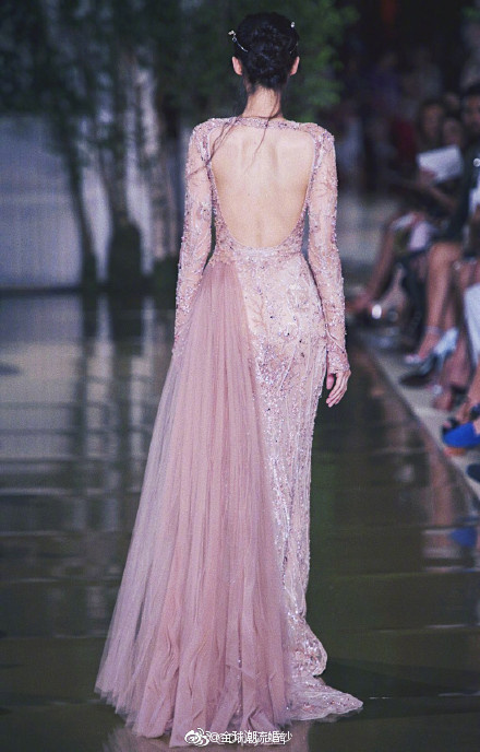Zuhair Murad Couture Fall 2017｜美由背而来礼服图片 4