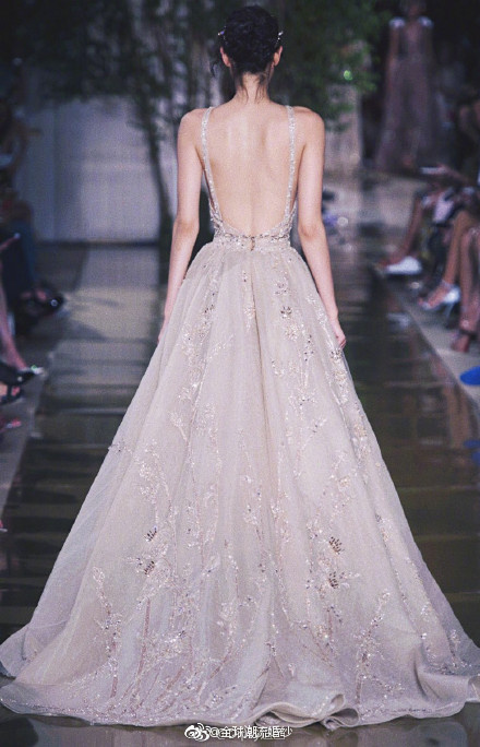 Zuhair Murad Couture Fall 2017｜美由背而来礼服图片