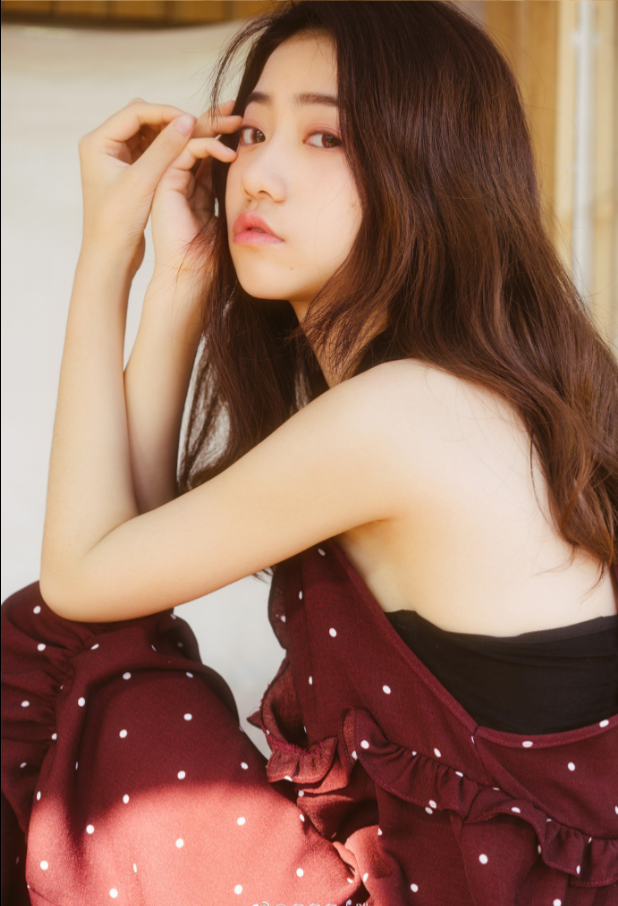清纯美女酒红色连衣裙唯美写真 3
