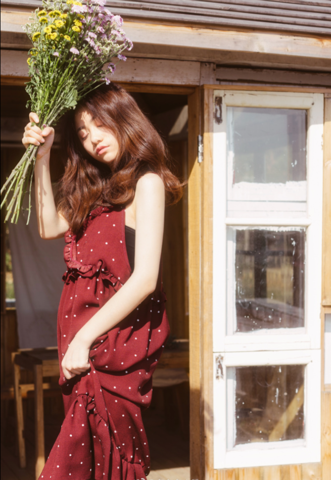 清纯美女酒红色连衣裙唯美写真 10