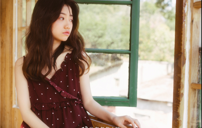 清纯美女酒红色连衣裙唯美写真 16