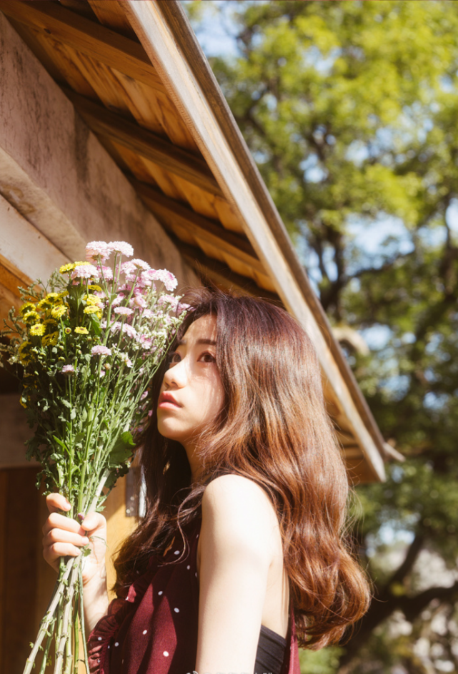 清纯美女酒红色连衣裙唯美写真 18