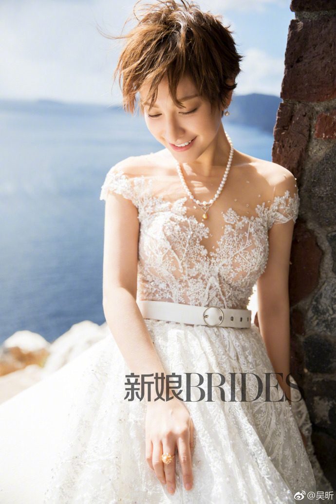 东北美女明星主持人吴昕新娘Brides婚纱封面大刊 6
