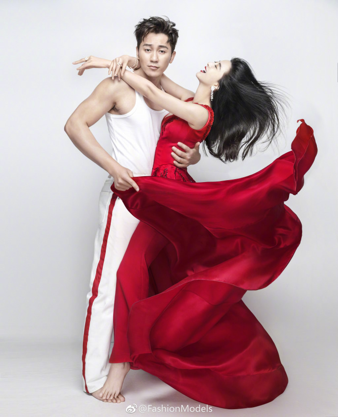 明星情侣范冰冰李晨携手登上ELLE China 2月刊封面 7