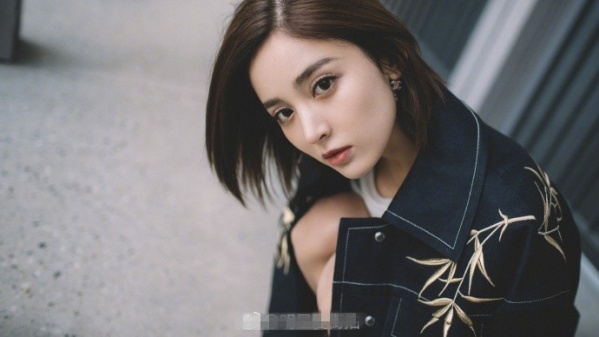 新疆美女明星古力娜扎美腻街拍照文艺气质碰上 5