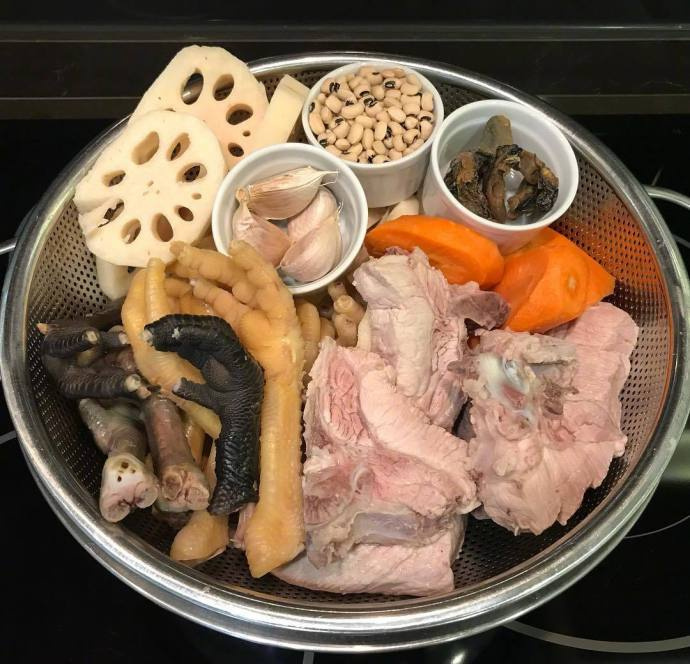 热乎乎的煲汤食材图片 2