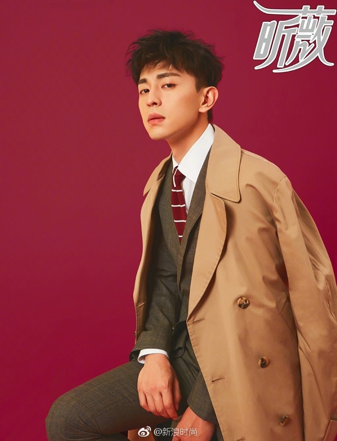 小鲜肉明星帅哥演员邓伦为《昕薇》杂志2月刊拍 3