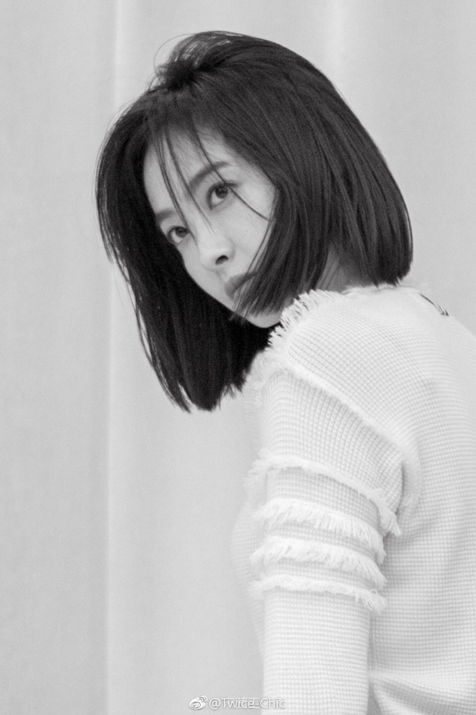 大眼美女明星宋茜练舞花絮私服身着Thom Browne毛衣 6