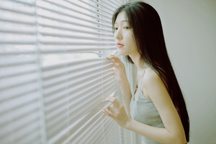 热裤吊带美女居家性感大长腿撩人 4