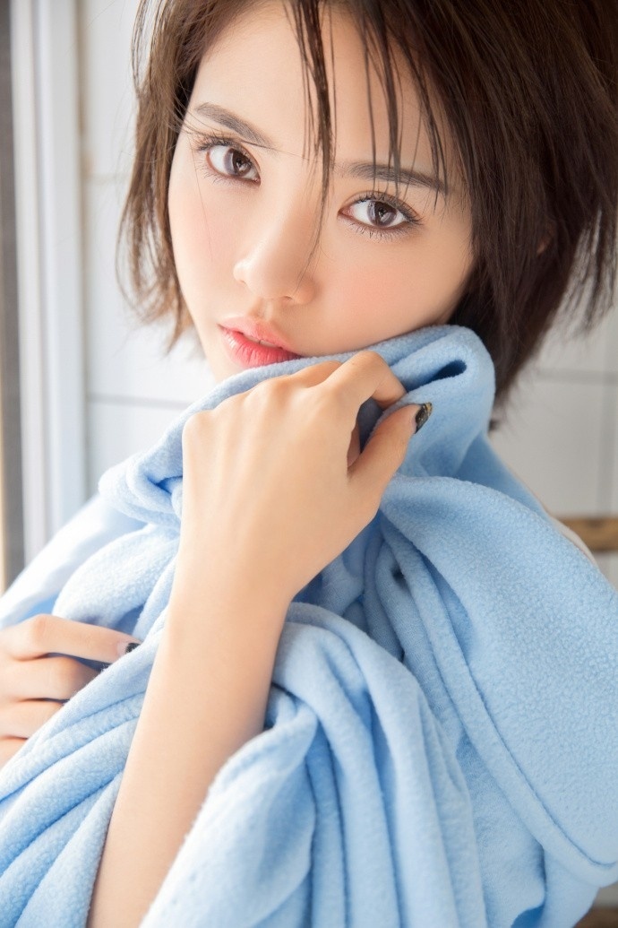 清纯美女白肌诱人纯净美眉白色吊带福利图片 7