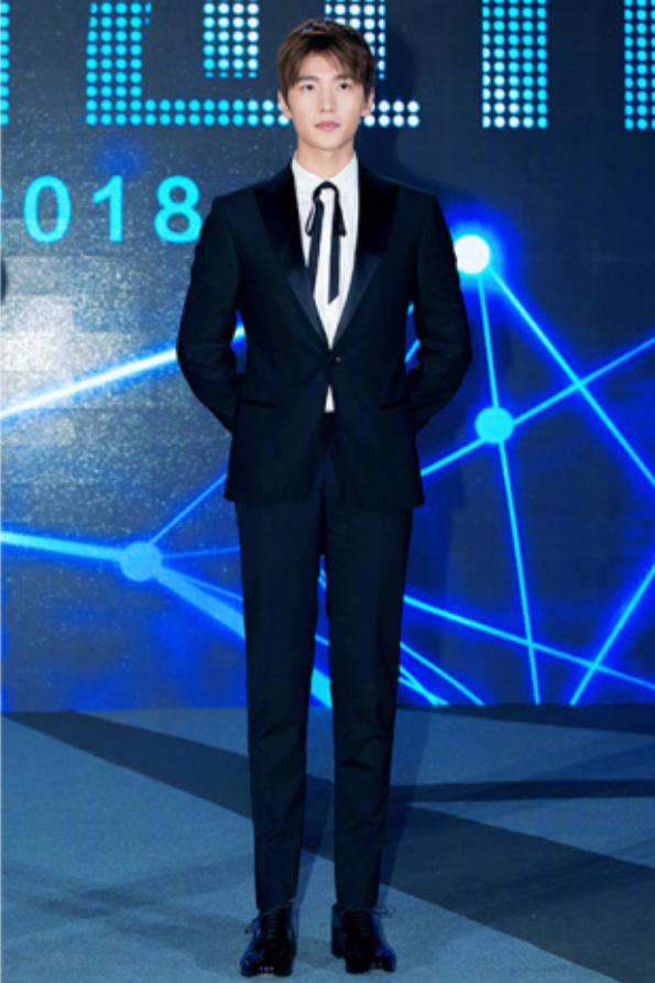 小鲜肉明星帅哥杨洋2017时尚杂志大片活动造型汇 40
