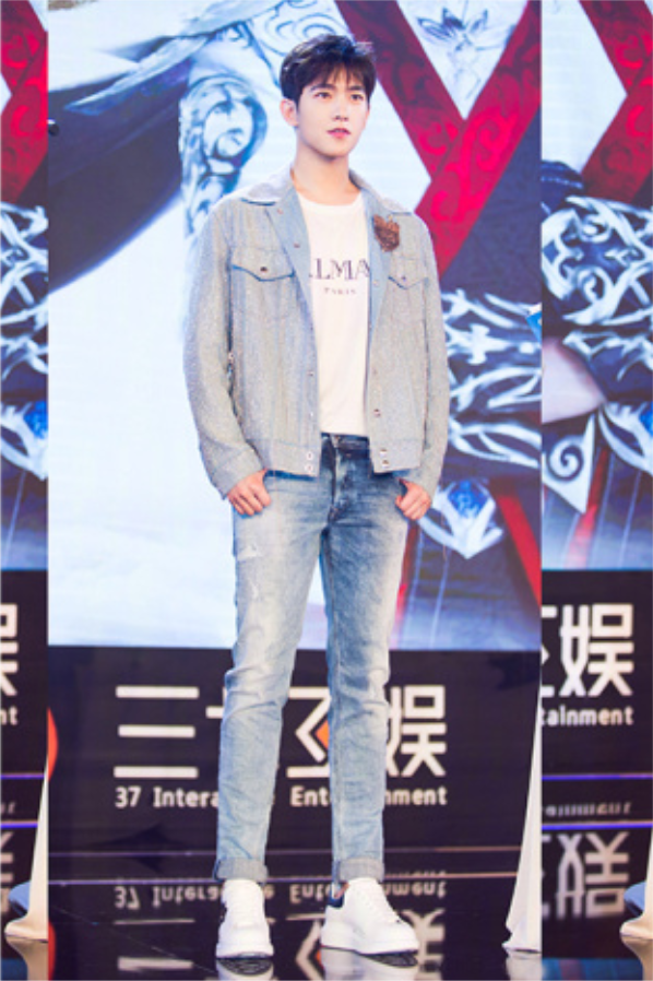 小鲜肉明星帅哥杨洋2017时尚杂志大片活动造型汇 60