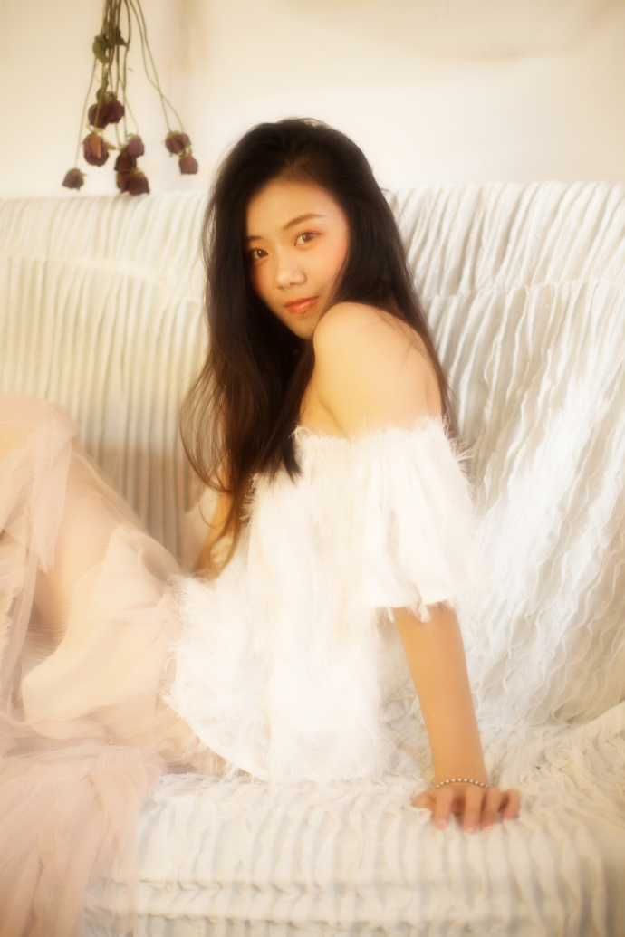 性感美女露肩毛衣私房写真 4