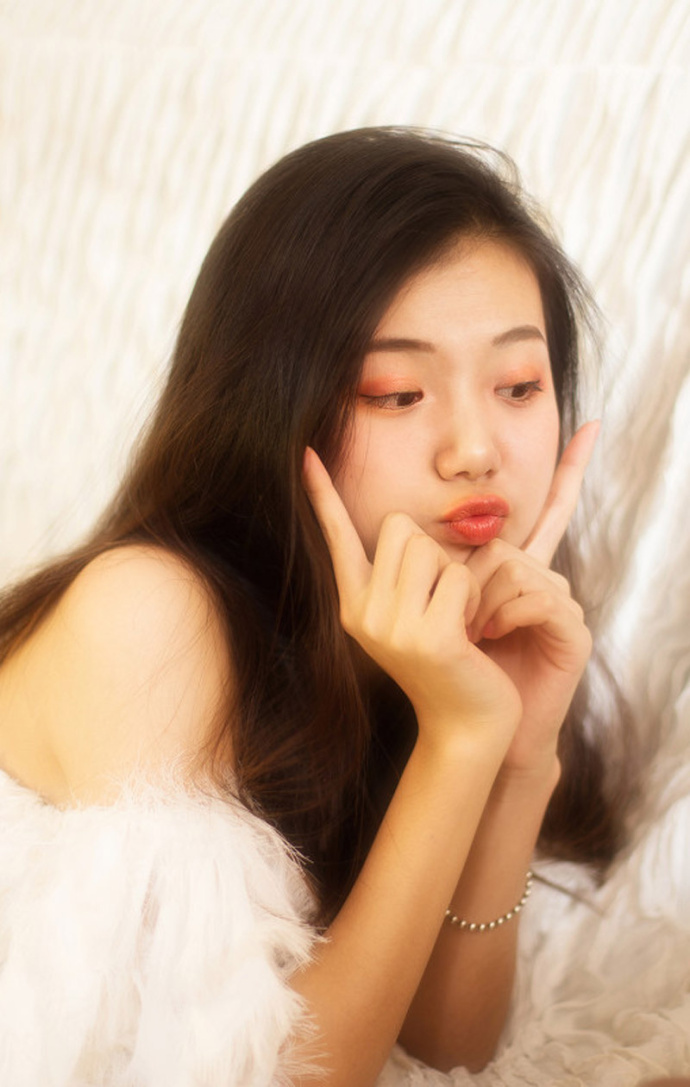性感美女露肩毛衣私房写真 7