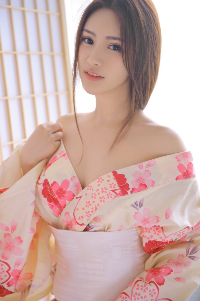 性感美女露肩和服私房诱人福利图片 7