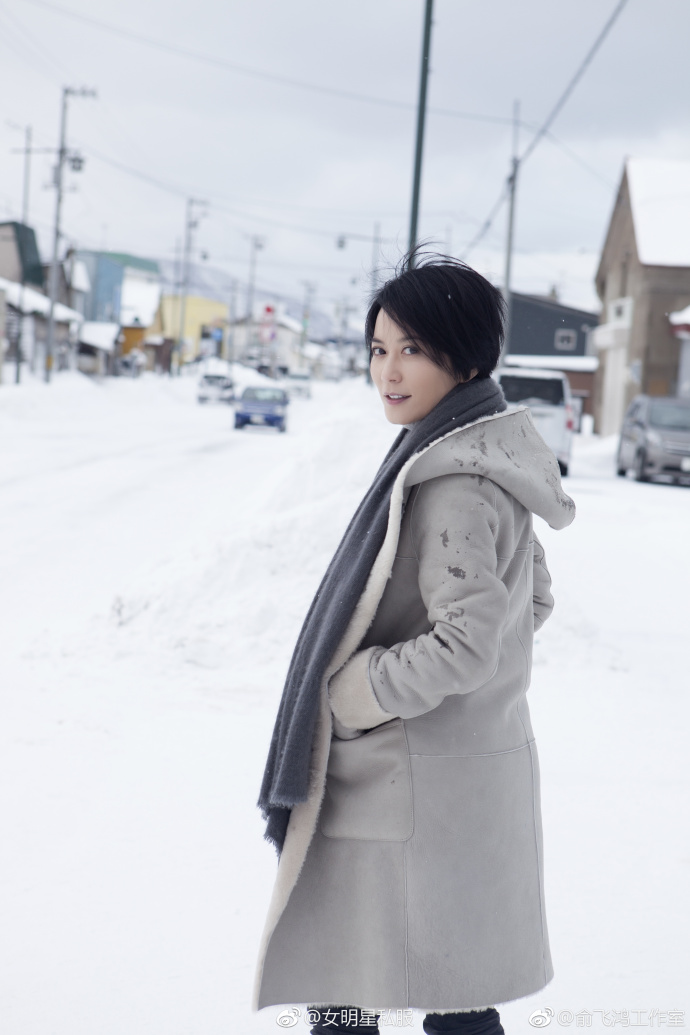 不老女神俞飞鸿北海道雪景里短发街拍图片美人 2