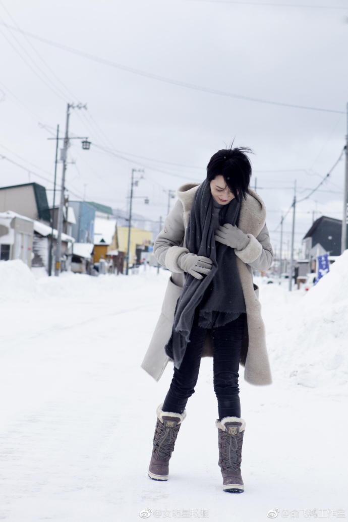 不老女神俞飞鸿北海道雪景里短发街拍图片美人 4