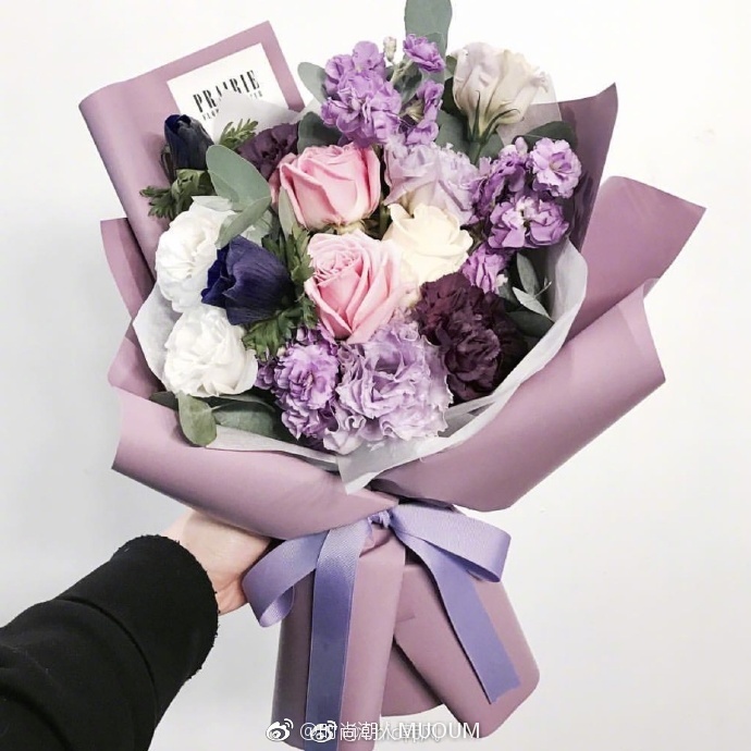 紫色系花束更显梦幻感唯美鲜花图片 3