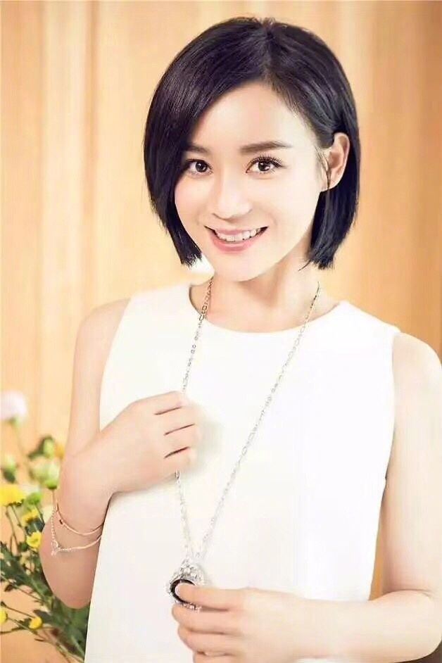 俏皮清新的短发美女自拍照 2