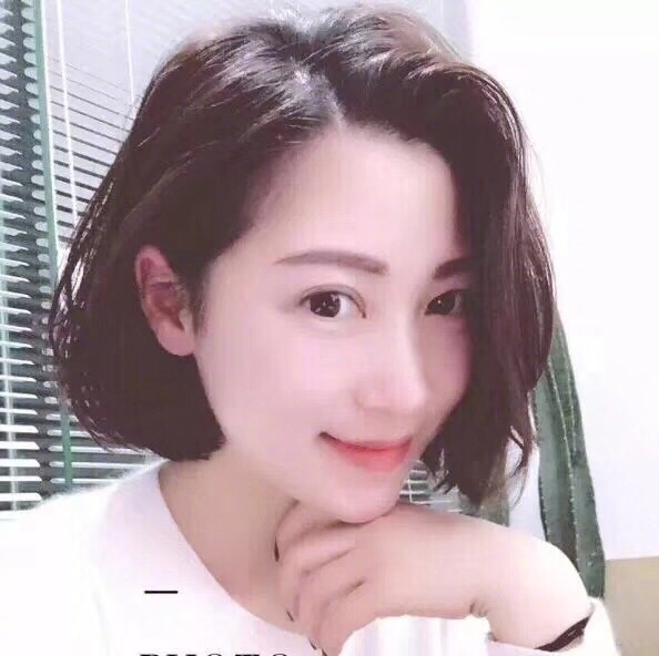俏皮清新的短发美女自拍照 4