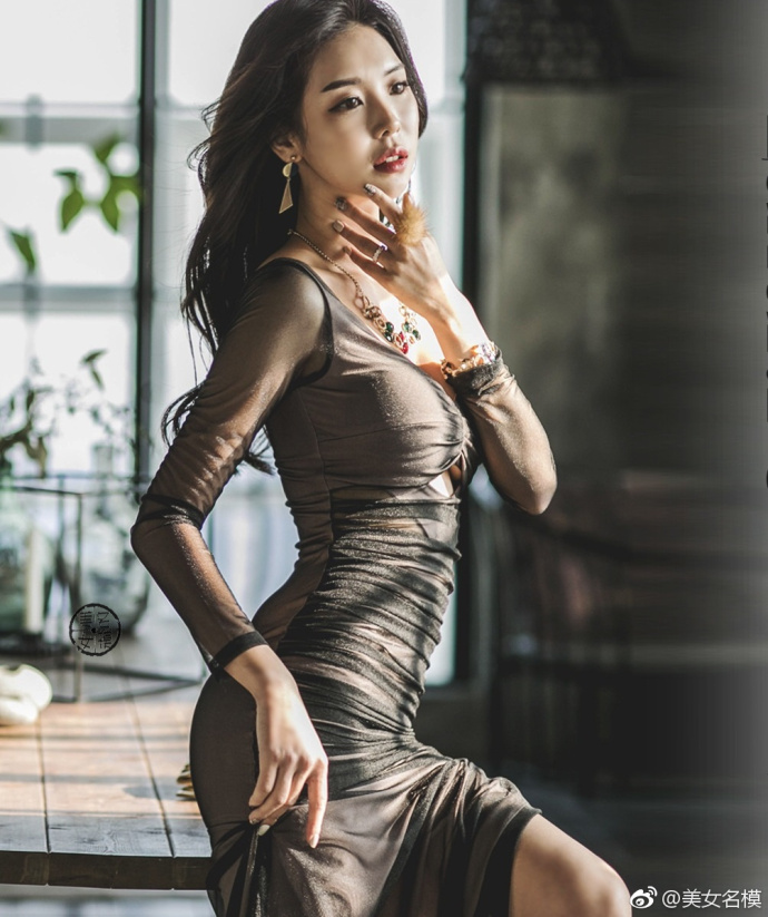飘逸的长裙让女人的气质无与伦比 8