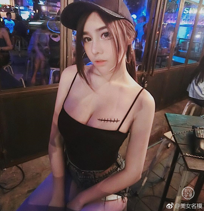 异域美女本性流露的性感美图 9