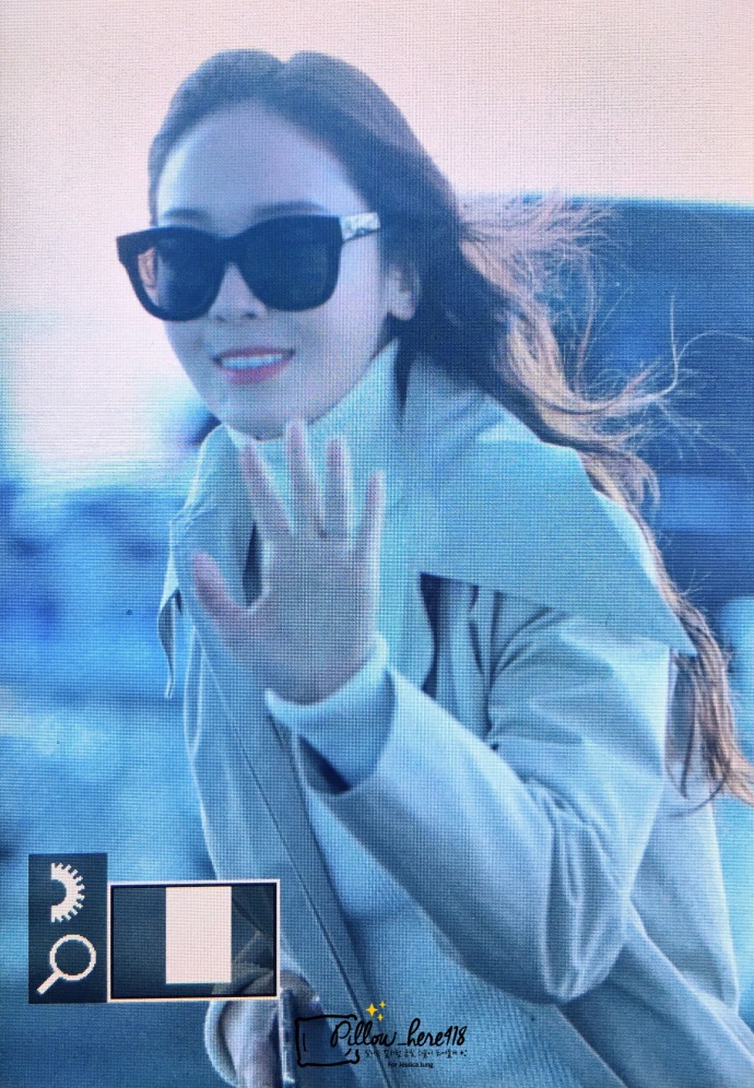 韩国美女明星郑秀妍Jessica机场风衣时尚街拍图片 5