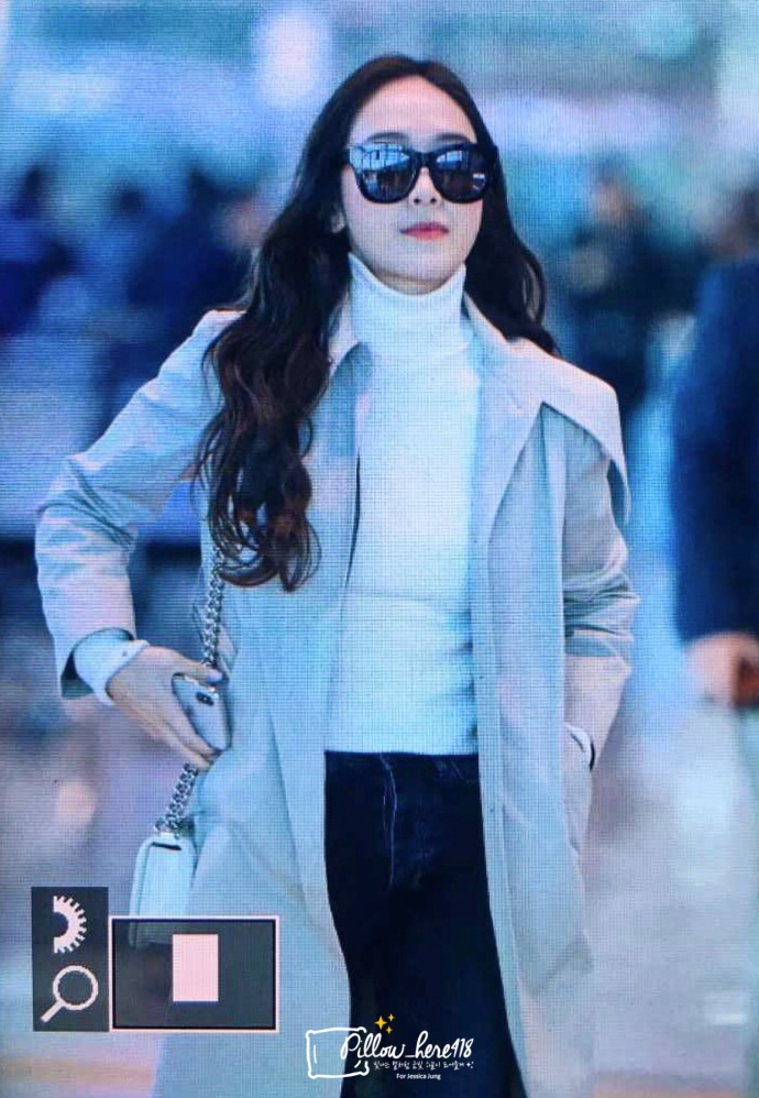 韩国美女明星郑秀妍Jessica机场风衣时尚街拍图片 6