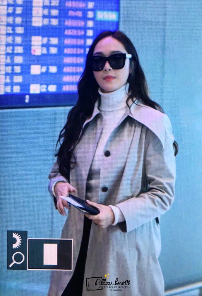 韩国美女明星郑秀妍Jessica机场风衣时尚街拍图片 8