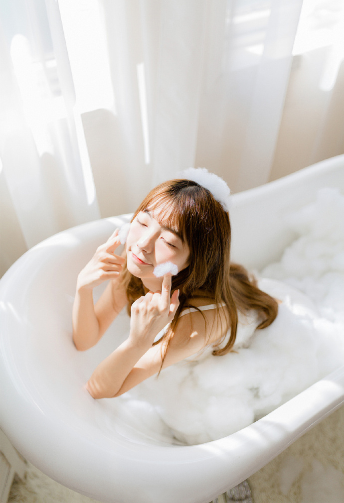 性感吊带美女尤物浴缸酥胸长腿极品诱惑福利图 5