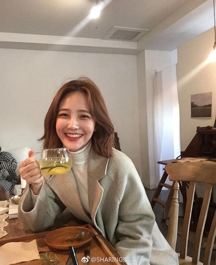 短发美女自拍照_短发真的太适合冬天啦 4