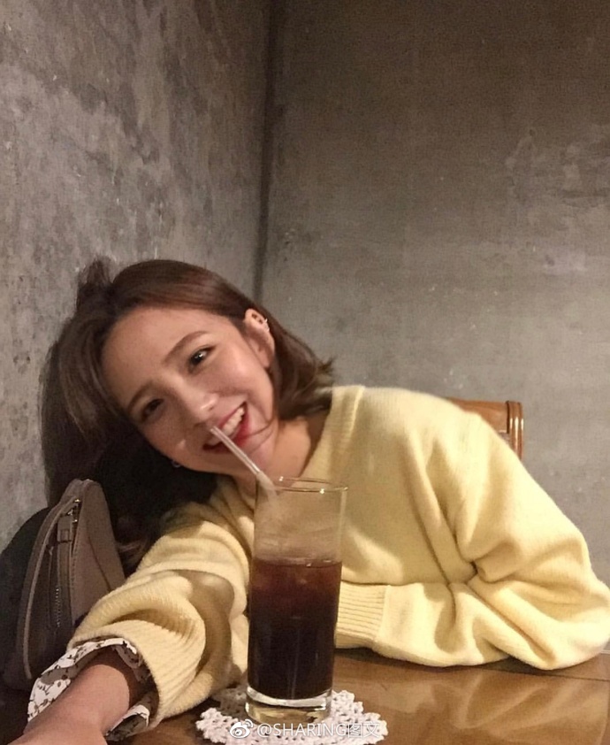 短发美女自拍照_短发真的太适合冬天啦 5