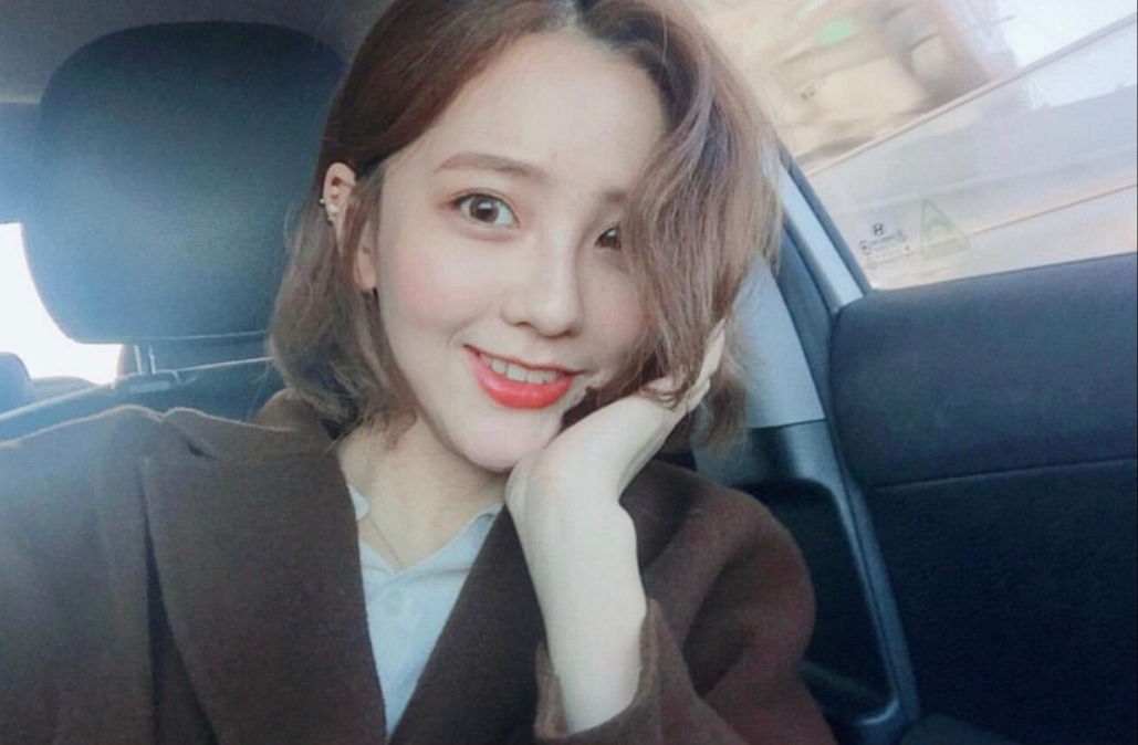 短发美女自拍照_短发真的太适合冬天啦 9