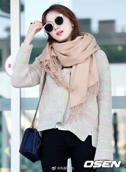 韩国美女明星李圣经机场时尚街拍图片 4