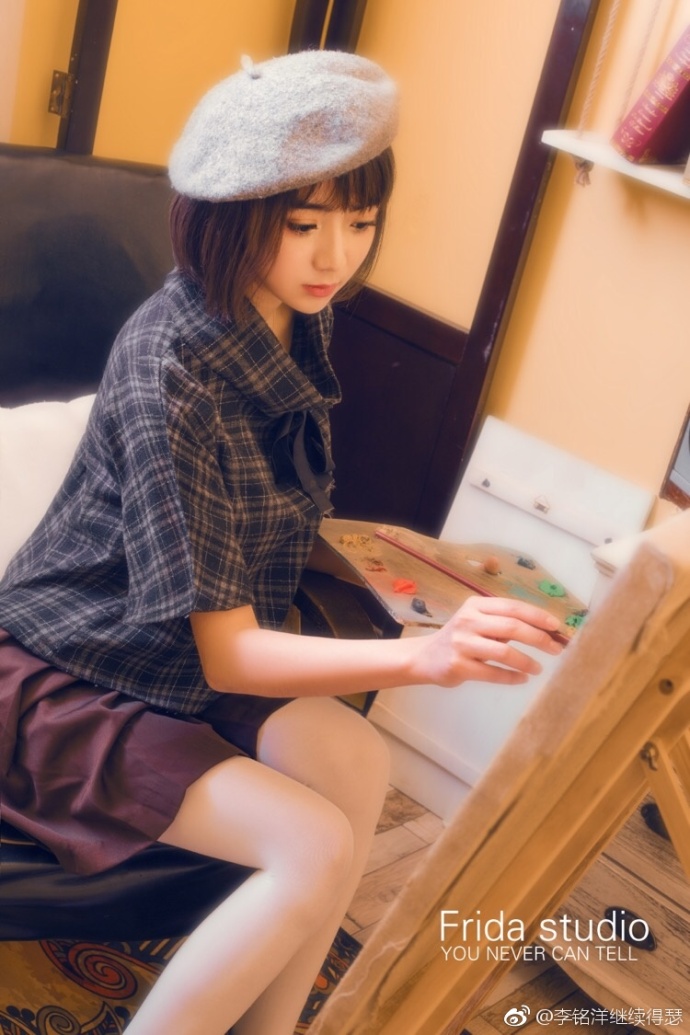 短发美女带贝雷帽清纯可爱写真 6