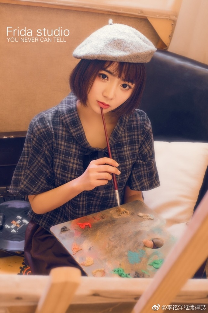 短发美女带贝雷帽清纯可爱写真 7