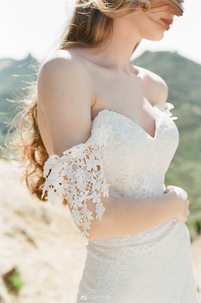 唯美婚纱图片_白色纯净的婚纱图片 4