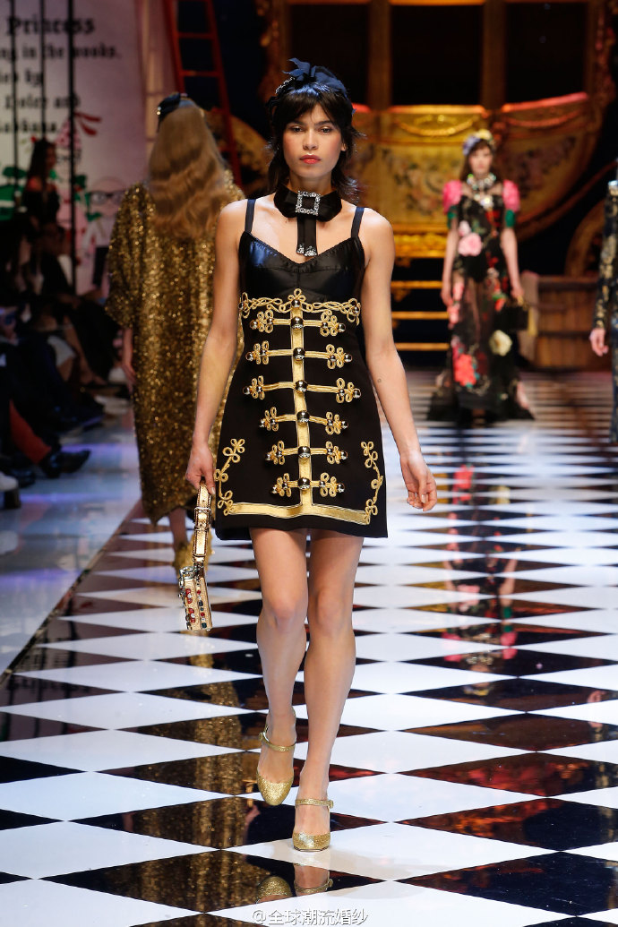 欧美美女模特演绎Dolce & Gabbana小仙女礼服图片 6