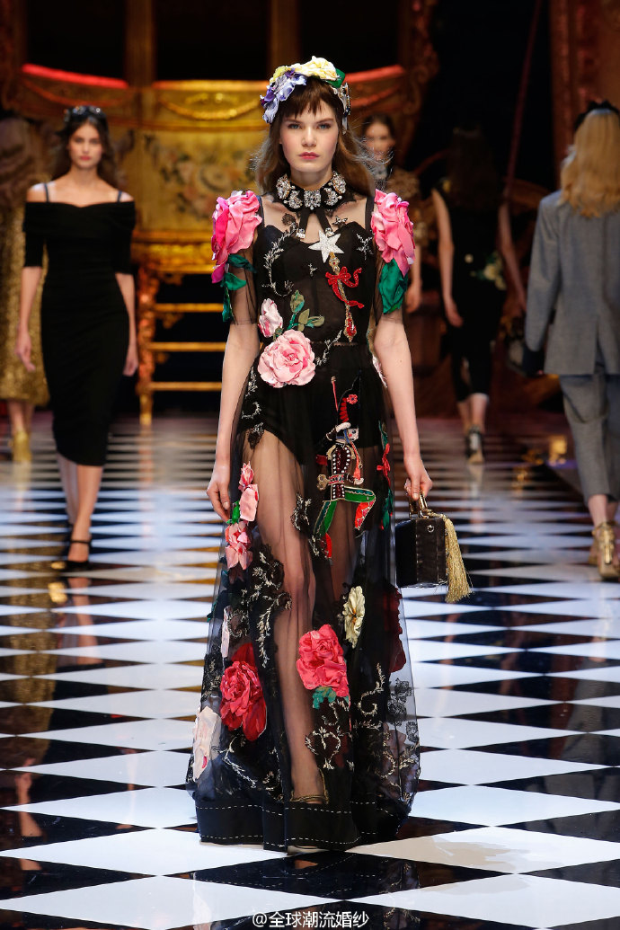欧美美女模特演绎Dolce & Gabbana小仙女礼服图片 7