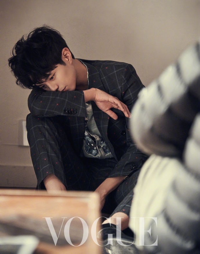 韩国男明星帅哥朴宝剑台湾版《VOGUE》2月刊封面 2