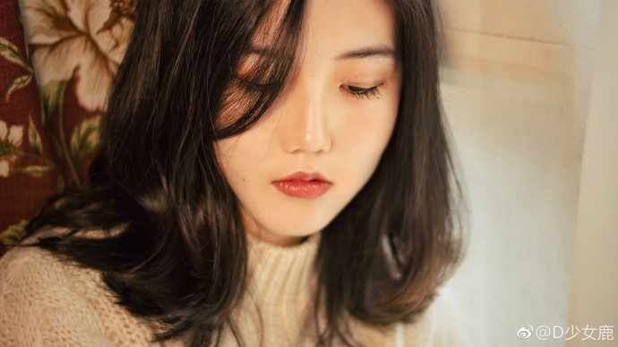 清纯美女纯白色毛衣清纯写真 5